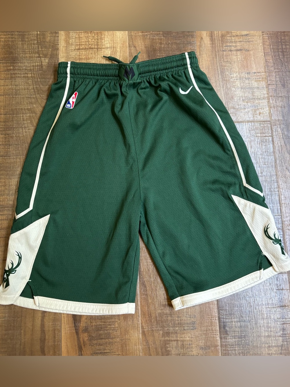 Nike Milwaukee Bucks Team Issued Green Shorts, 75th Anniversary Size Youth Large